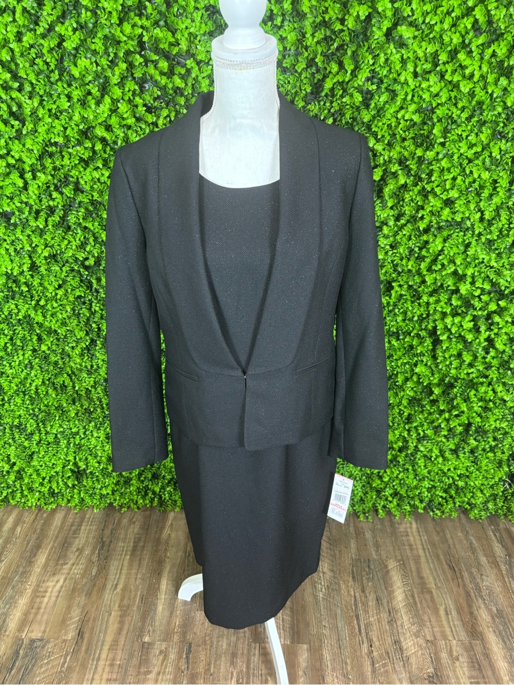 NWT • Le Suit • Black 2-Piece Skirt Suit